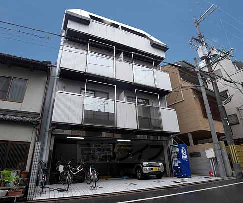 京都市北区紫野上柏野町のマンションの建物外観