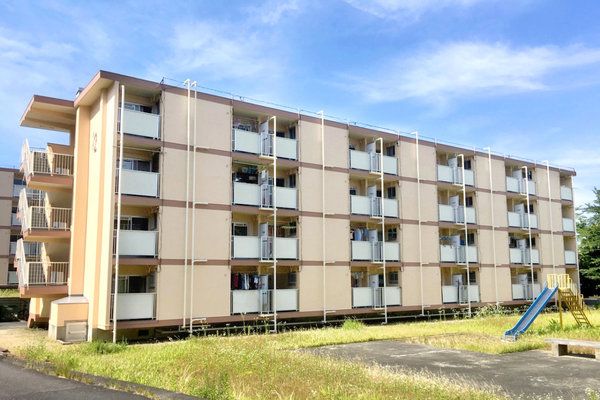 【橿原市見瀬町のマンションの建物外観】