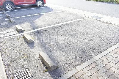 【大留ハイツA棟の駐車場】