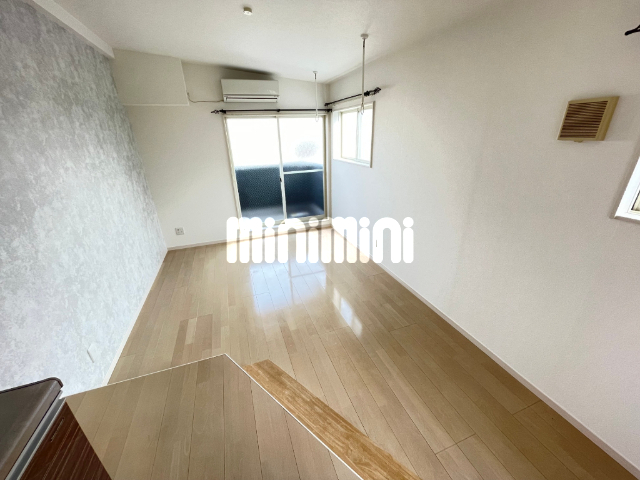 居室・リビング　クロスがお洒落なリビングです