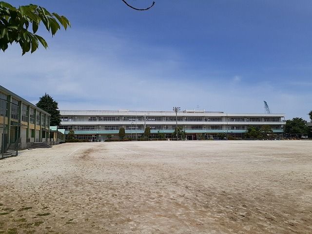 小学校　加須市立三俣小学校（小学校）まで800m