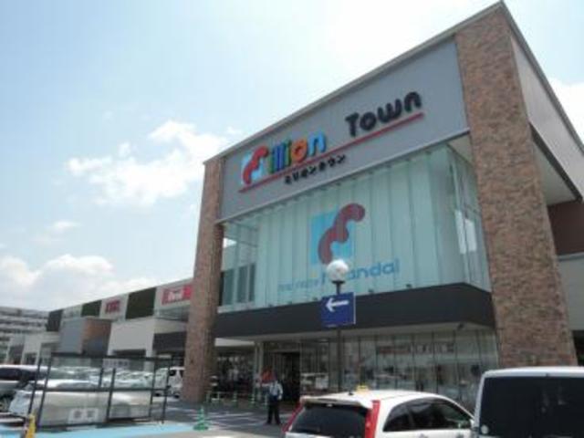 ショッピングセンター　ミリオンタウン伊丹荒牧（ショッピングセンター）まで958m