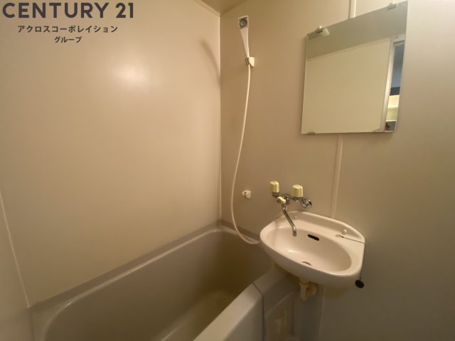 バス・シャワールーム　シンプルなユニットバスです