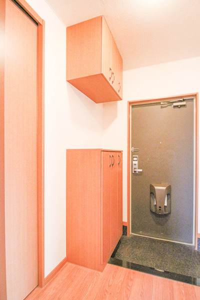 玄関　同じ建物の別の部屋