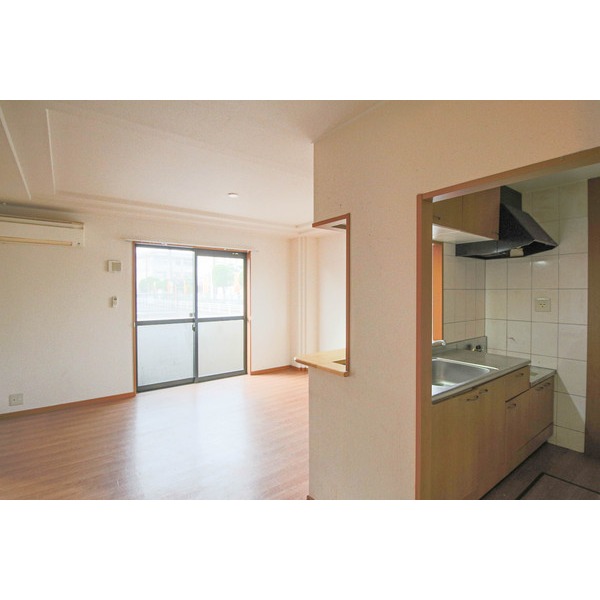 居室・リビング　同じ建物の別の部屋