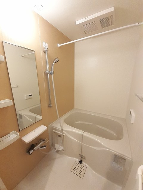 バス・シャワールーム　追い焚き、浴室乾燥機完備してます