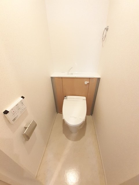 トイレ　温水洗浄便座付き