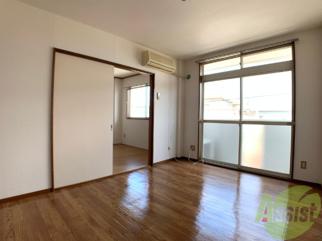 居室・リビング　東向きのリビング、朝から明るくていいですね