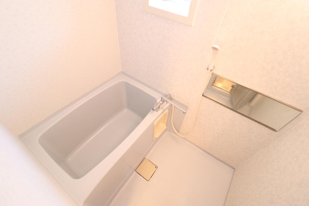 バス・シャワールーム　窓があるのは嬉しいですね