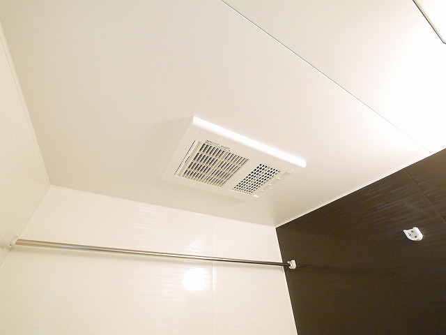 その他設備　浴室乾燥機付き