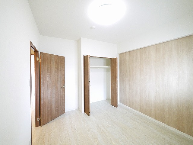 その他部屋・スペース　広くて明るい寝室