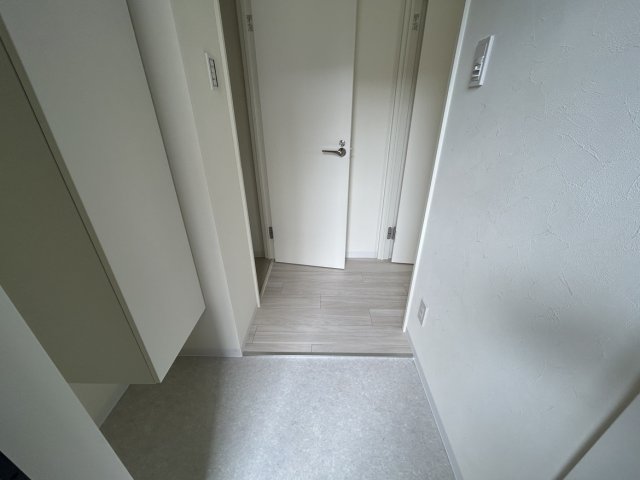 玄関　同物件別号室のものです。