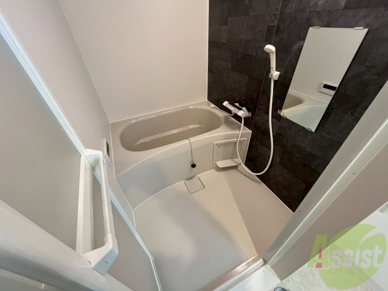 バス・シャワールーム　ユニットバスです。疲れを癒すのに欠かせませんね！