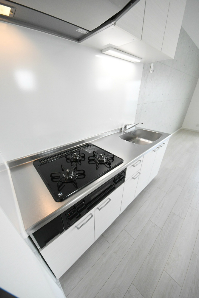 トイレ　システムキッチン3口グリル搭載