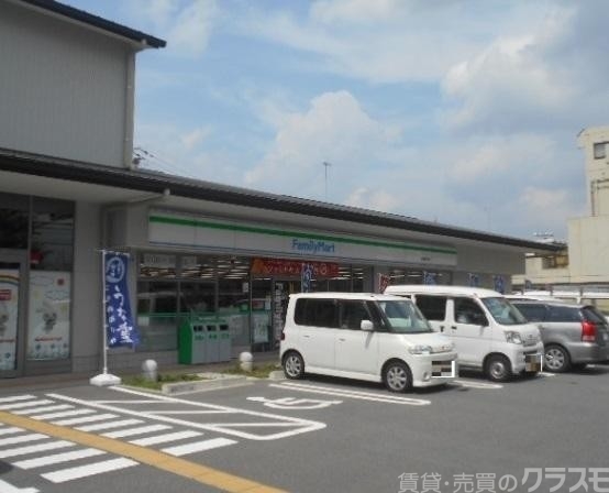 コンビニ　ファミリーマート嵯峨新宮町店（コンビニ）まで411m
