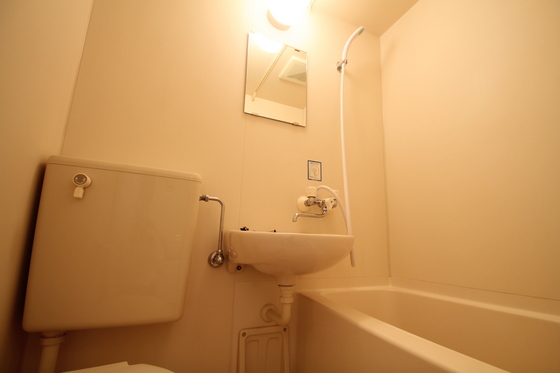 洗面設備　※別号室の写真を使用しております。