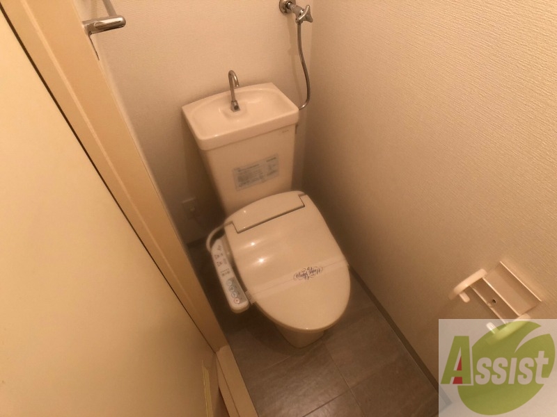 トイレ　こちらはトイレです。清潔感があり、安心して使用できます。