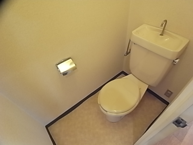 トイレ　温水洗浄便座に変更済