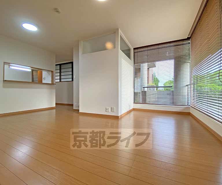 居室・リビング　上賀茂神社まで徒歩４分、賀茂川を望めるお部屋です。３Ｌ...