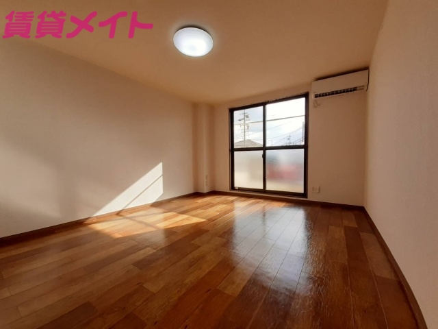 居室・リビング　別部屋参考写真です。