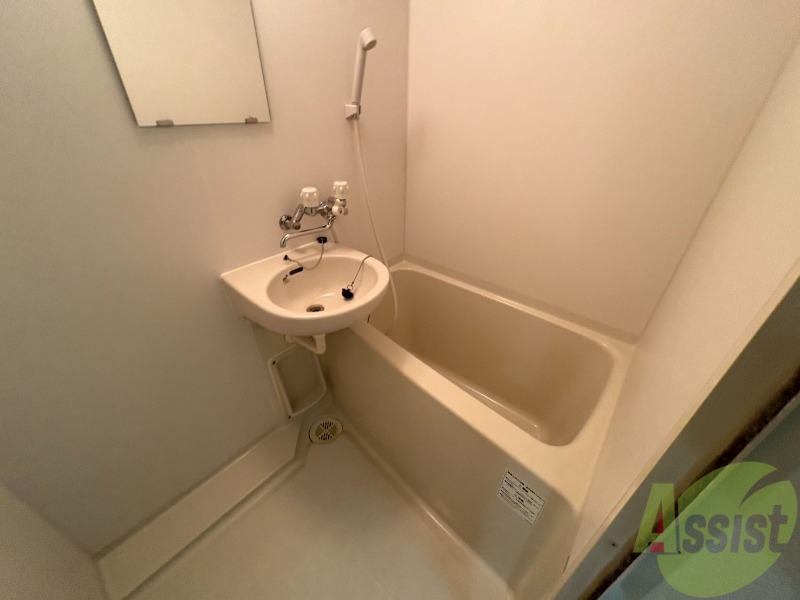 バス・シャワールーム　お風呂になります。一日の疲れを癒してくださいね。