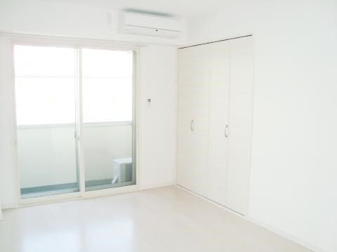 居室・リビング　☆明るい洋室☆