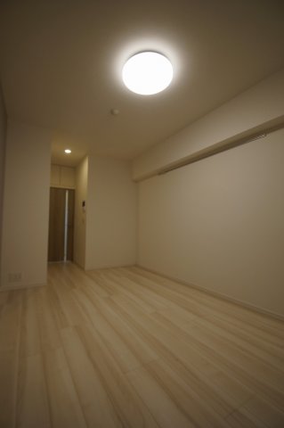 その他部屋・スペース　清潔感あふれる床材を使用した居室です