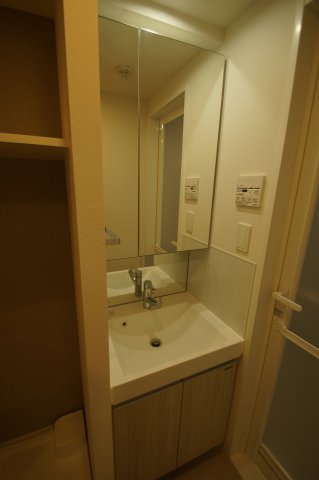 洗面設備　日々の生活に便利な「独立洗面化粧台」