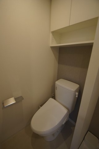 トイレ　温水洗浄便座つきトイレ