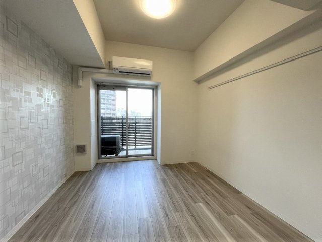 居室・リビング　※同タイプ、別部屋です。建具・壁紙等の色は現地確認願います。