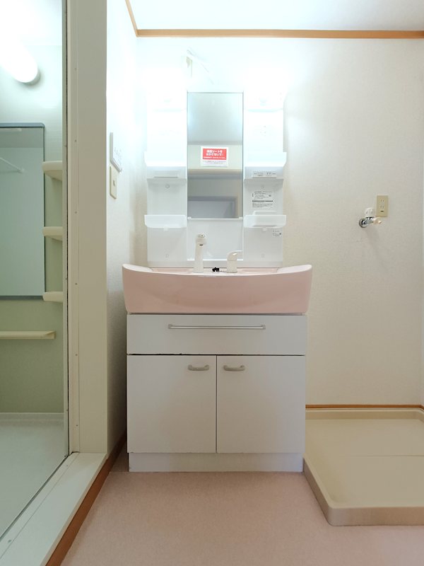 洗面設備　※間取りが反転タイプのお部屋のお写真です。