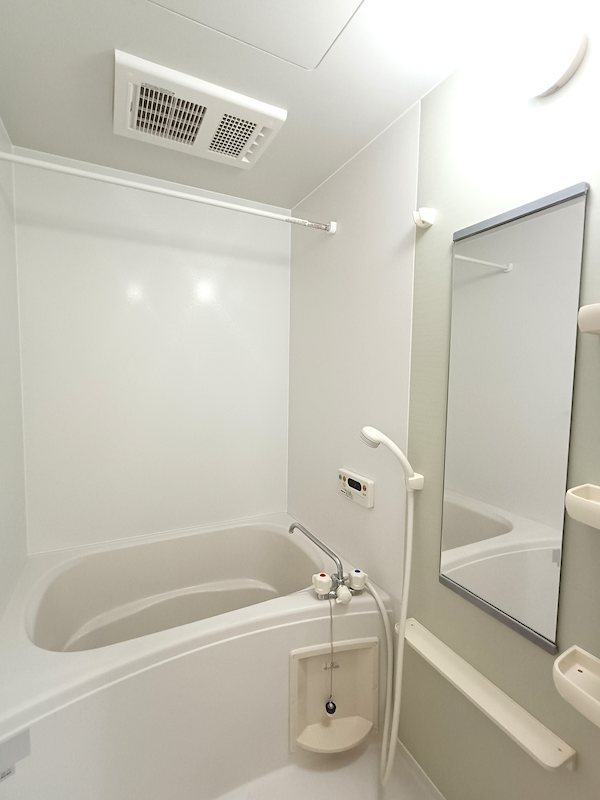 バス・シャワールーム　※間取りが反転タイプのお部屋のお写真です。