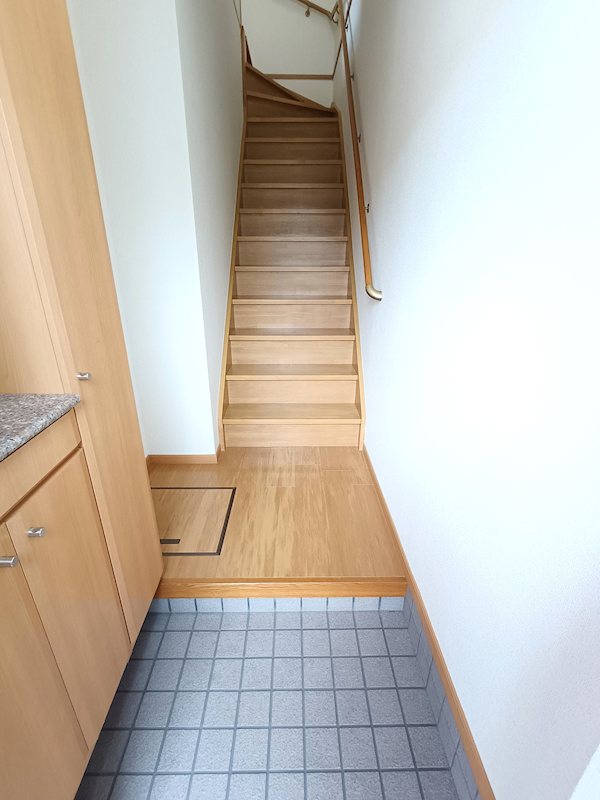 玄関　※間取りが反転タイプのお部屋のお写真です。