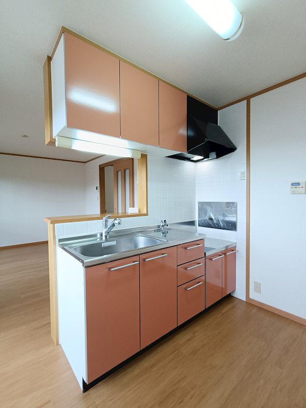 キッチン　※間取りが反転タイプのお部屋のお写真です。