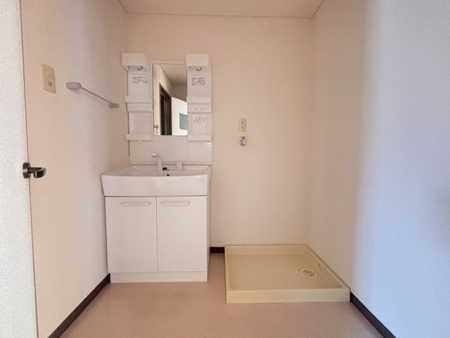 洗面設備　綺麗な洗面所です