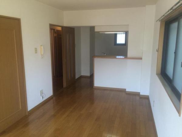 居室・リビング　反転