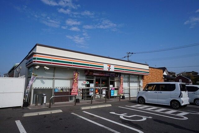 コンビニ　セブンイレブン（コンビニ）まで370m