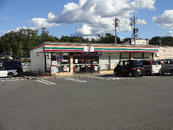 コンビニ　セブンイレブン 伊那みすず団地前店（コンビニ）まで311m
