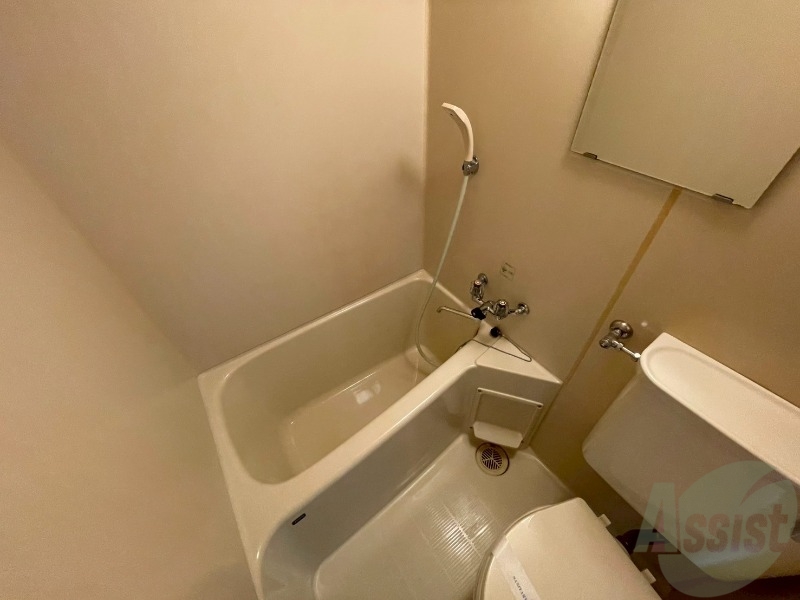 バス・シャワールーム　お風呂になります。一日の疲れを癒してくださいね。