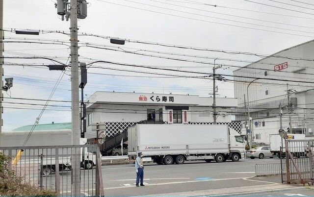 飲食店　くら寿司様（飲食店）まで450m
