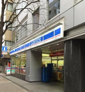 コンビニ　ローソン芝大門二丁目店（コンビニ）まで155m