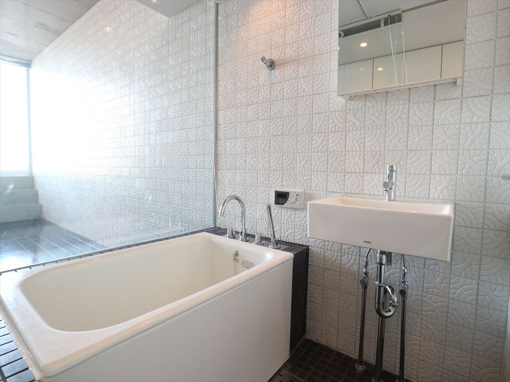 バス・シャワールーム　当社提携物件の為、どこよりも安く早く安心してご契約できます。