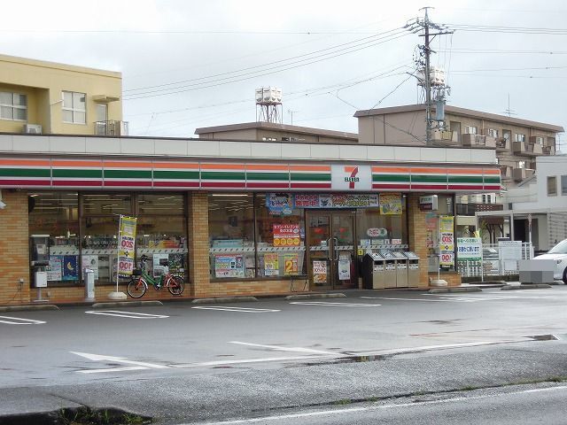 コンビニ　セブンイレブン（コンビニ）まで400m