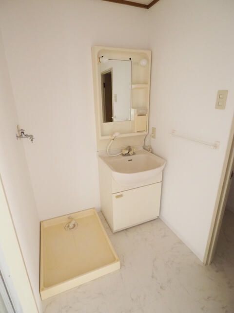 洗面設備　独立洗面台で身支度をすべて済ませてしまいましょう