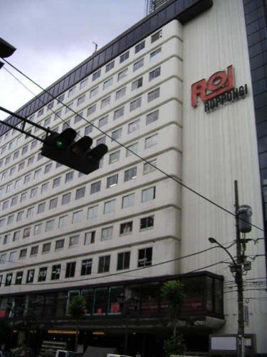 ショッピングセンター　ロア六本木（ショッピングセンター）まで297m