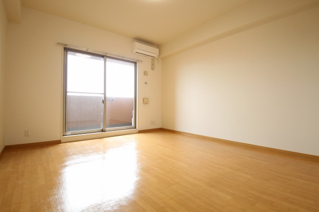 居室・リビング　別号室の写真です