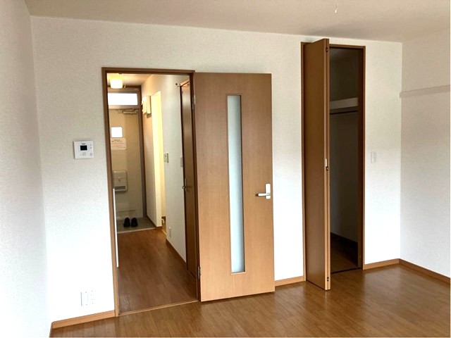 その他部屋・スペース　南西向き洋室8.3帖☆ウォークインクローゼットがあります♪お