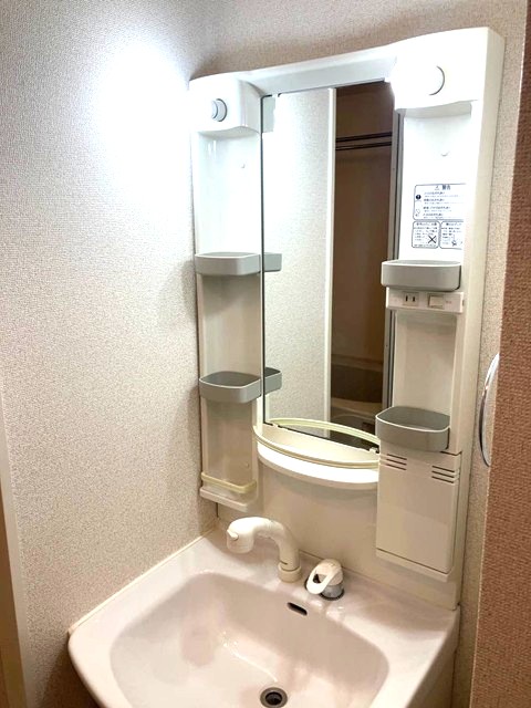 洗面設備　洗髪洗面化粧台で忙しい朝にも寝癖の付いた頭にも優しい☆お化粧