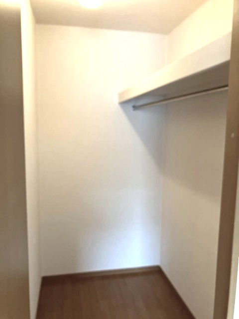 収納　洋室8.3帖のお部屋にあるウォークインクローゼットです♪たっ