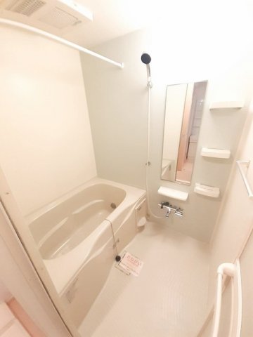 バス・シャワールーム　落ち着いた空間のお風呂です